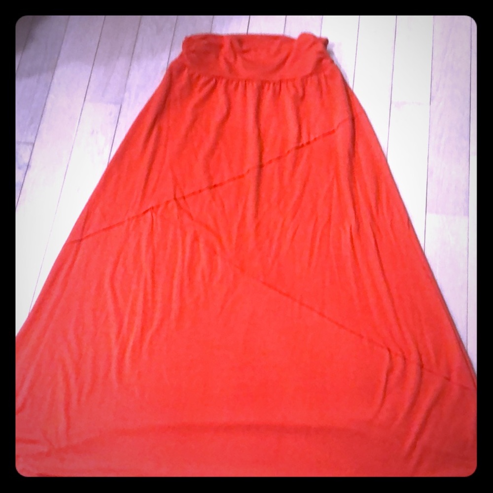 Maxi skirt with diagonal stiches